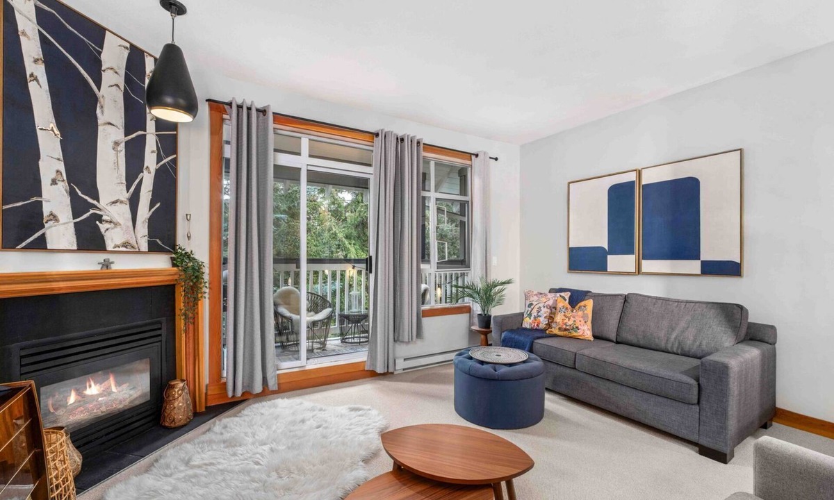 Village North House | 2BR | Granite Court | Village Location | King Bed | Private Balcony | Parking | Fireplace