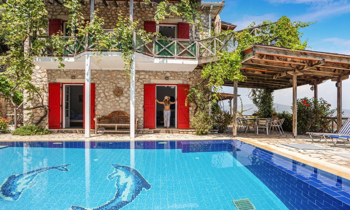 Nidri Villa | A HOME FROM HOME! Large stone Villa with pool & stunning views - FREE meal out!