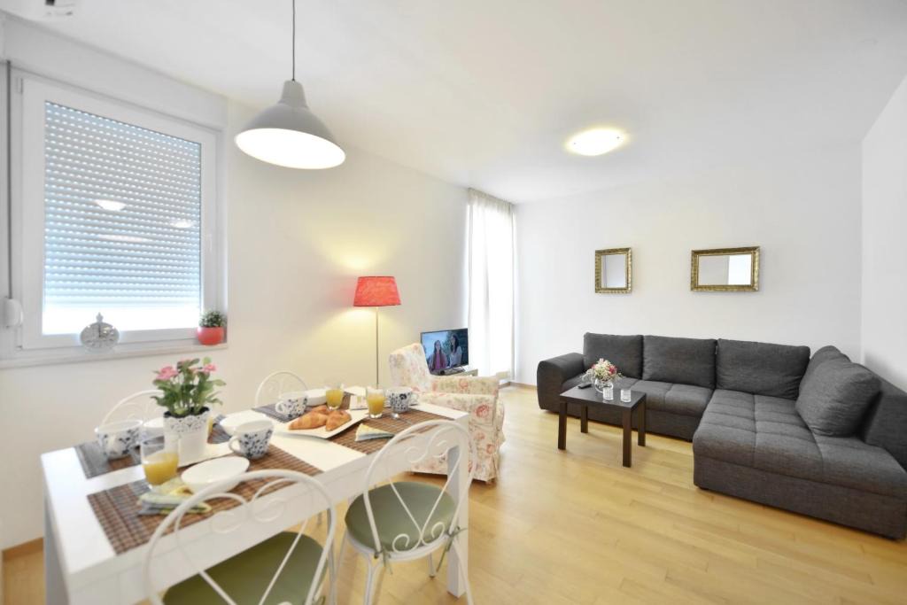 Split Apartment | Apartment Karlo