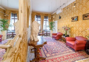 Friendly Venice Suites in Venice