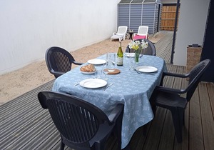 Modern Villa Near Ocean, Terrace, WiFi, A/C, Seasonal Rental for 4, Cleaning Included in Mimizan