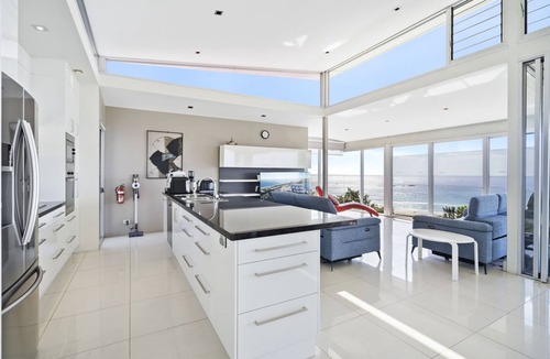 Point Lookout House | 3 bedroom 3 bathroom holiday house with stunning views from all rooms.