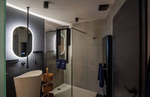 Waterloo Bed & Breakfast | A Getaway for Two: Luxury Suite & Private Spa with Garden, 25 Minutes from Brussels