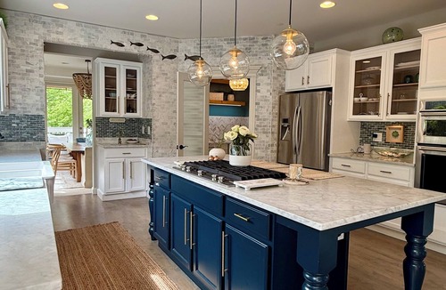 Newcastle House | Beautiful Eastside 5 bedroom resort like home with Hot-tub and AC