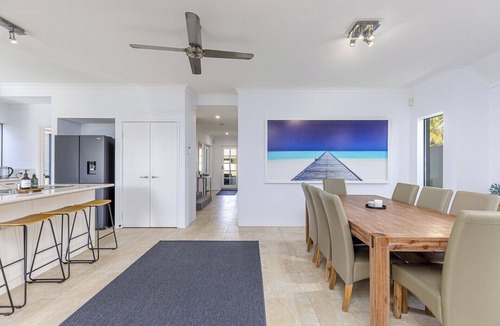 Hillarys House | Coastal Escape | Heated Pool | Flexible Stay
