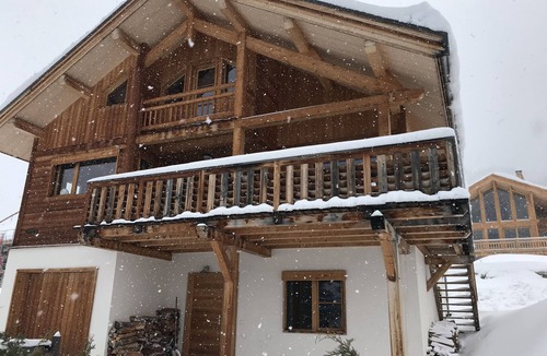 Monetier-les-Bains Ski Chalet | Contemporary, authentic chalet in the village of Monétier les Bains