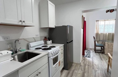 Pembroke Apartment | CR 3 - Bring your suitcases U3