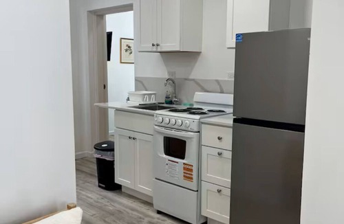 Pembroke Apartment | CR 3 - Bring your suitcases U3