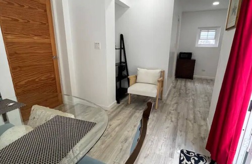Pembroke Apartment | CR 3 - Bring your suitcases U3