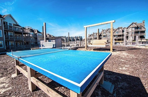 Duck Condo | Deluxe 2BR Condo near Beach & Boardwalk