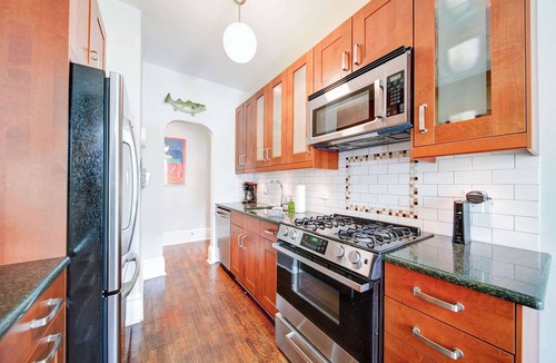 Cherry Condo | Historic Myers Park 2BR Condo with Free Parking Near Uptown