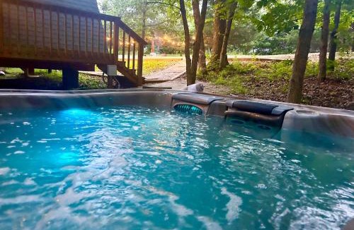 Innsbrook House | Hot Tub & Barrel Sauna: Lakefront Innsbrook Chalet