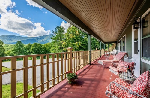 Manchester House | July 4 special: Sleep 20, 6BR/6BA. Pool, tennis, views, resort. Dogs loved!