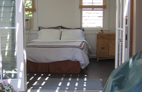Commercial Street Apartment | Montello Cottage - The Pefect West End Location