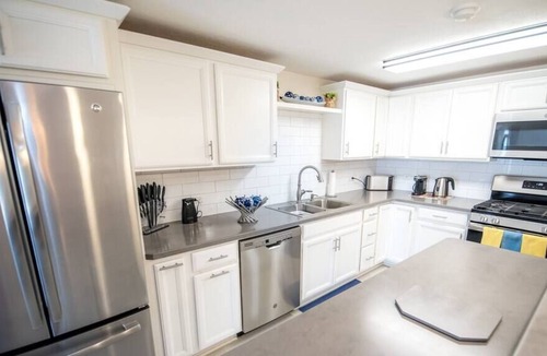 Southampton Apartment | Private & Stunning Large 1 Bed with amazing views
