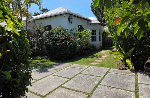 Paget House | Secluded 3-Day Getaway w/Friends to Bermuda Private Pool, House + Cottage.