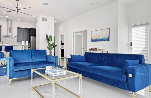 Chino Canyon House | Stunning Modern Oasis - Heated Pool & Spa · Mountain Views · 5min to Downtown!