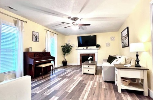 Manteo House | The Dogwood House - Private Pool, Pet Friendly