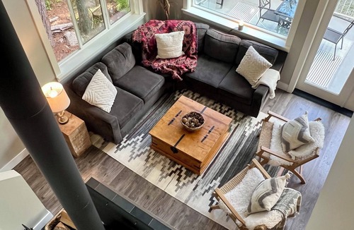 Sunshine Valley Cabin | The Fog + Fir Retreat - Family Friendly Cabin With Mountain Views