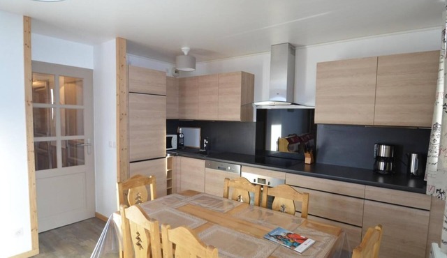 10m from ski slopes, floor -1, balcony, tv, ski locker, 45m², Les Menuires in Les Menuires