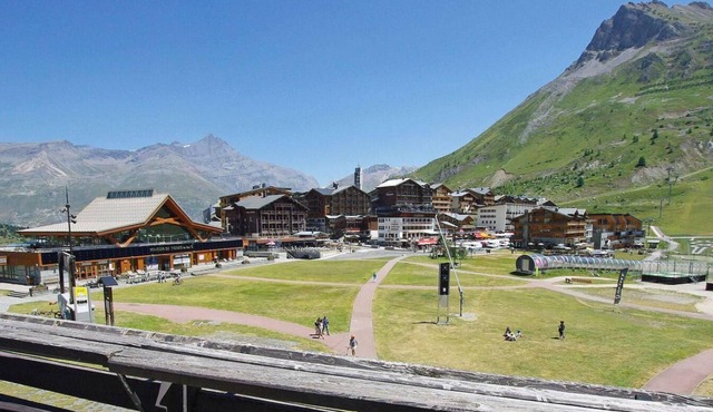 10m from ski slopes, 6th floor, view resort, balcony, tv, ski locker, 26m², Tignes in Tignes