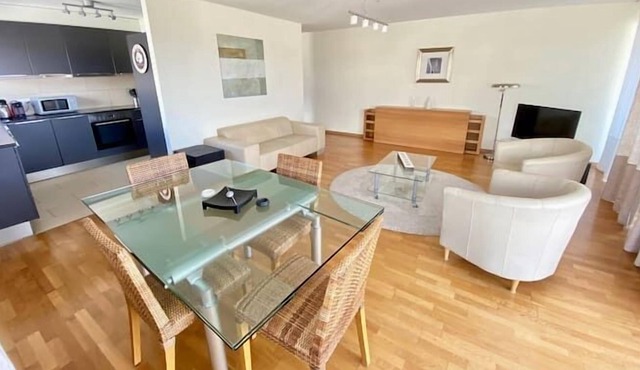 172 * Good location, spacious and free parking included ! in Lausanne