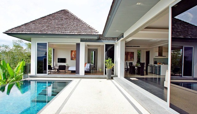 3 Beds Luxury Sea View Pool Villa in Phuket