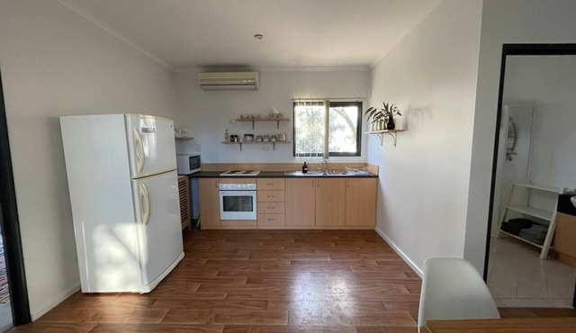 A little retreat : just outside Geraldton. 1 bed+ in Moresby