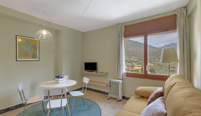 Apartment 'Vall' with Mountain View, Shared Garden and Wi-Fi in Sant Llorenc de Morunys