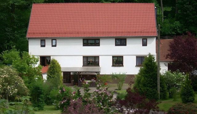Apartment “Haus Am Fischbach” with Shared Terrace, Garden, and Wi-Fi in Waltershausen