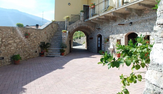 Apartment permitted in absolute panoramic position, 5 km from Lake Garda, Pets in Oldesio
