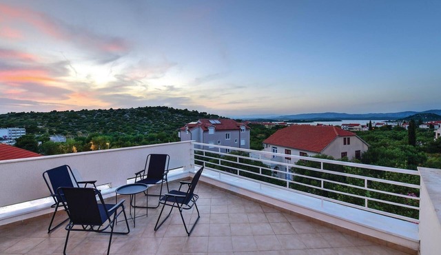 Beach front home in Murter with house sea view in Murter