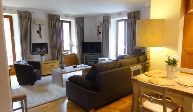 Beautiful apartment in the centre of Argentiere, Chamonix . Maison Rose. Apt 1 in Chamonix-Mont-Blanc