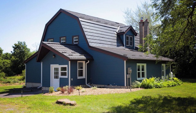 Blue House on Kelly - 10 Minutes from the Sandbanks Provincial Park! in Prince Edward