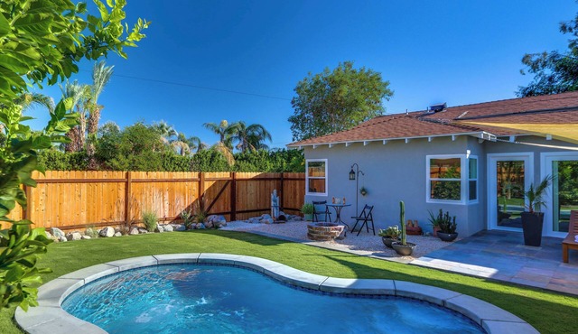Boho Rhapsody – Private Oasis, Walk to Town in Palm Springs