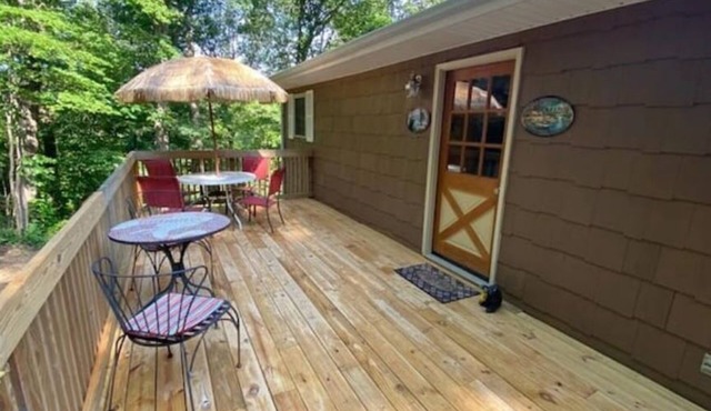 Cabin, country setting, yet only minutes from everything! in Statesville