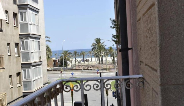 CENTRIC HOUSE 100m from the beach in Mataró