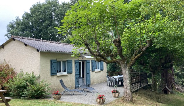 Chalet 'Brive' with Private Terrace, Private Garden and Air Conditioning in Sadroc