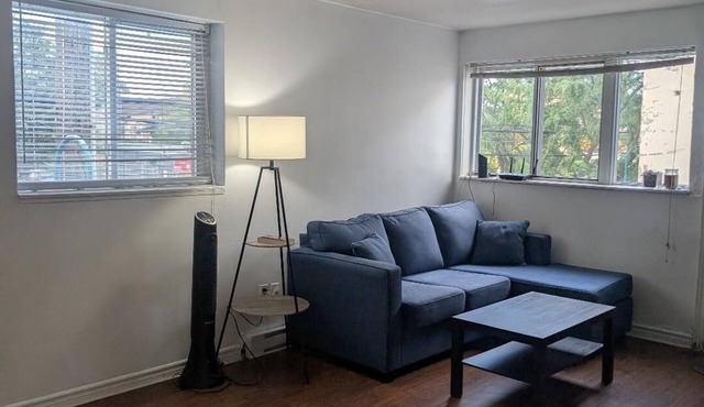 Charming 3 bedroom Townhouse Toronto Near long branch Go station in Toronto