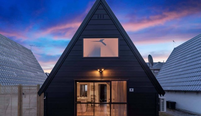 Charming A-Frame Retreat in Historic Arrowtown in Arrowtown