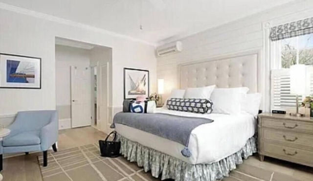 Charming Harborside hotel suite in enchanting Edgartown with AC in Edgartown