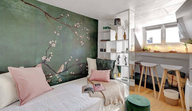 Charming Studio Overlooking Place des Victoires in Paris