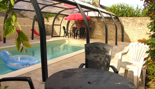 comfortable house private indoor heated pool 28 ° C 450m sandy beaches in Santec