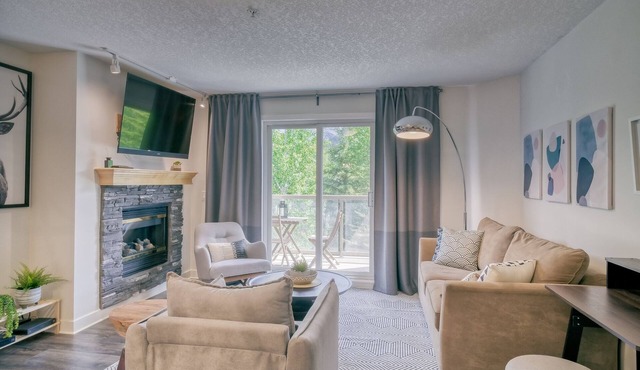 Cozy 2 BR King/Queen Beds Unit Sleep 6 PPL w/Gym/UG PKG Perfect for WFH and Vac in Canmore