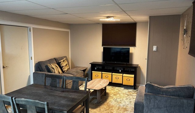 Cozy 2 Queen Beds + Sofa Bed | Private Entry in Brandon
