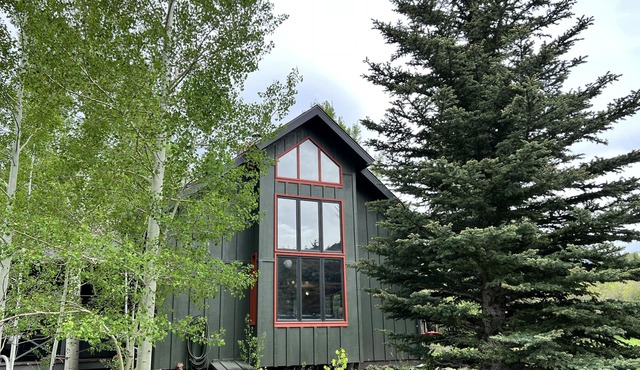 Cozy 3BR Creekside Cabin - Summer Fun, Fall Foliage & Winter Skiing in La Veta