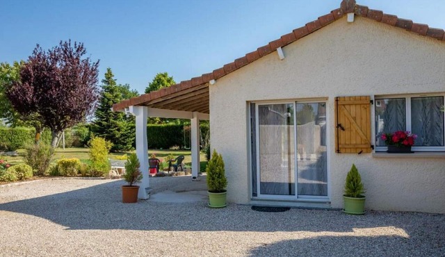 Cozy studio in Normandy with terrace, air conditioning, parking and pets allowed in Saint-Illiers-la-Ville