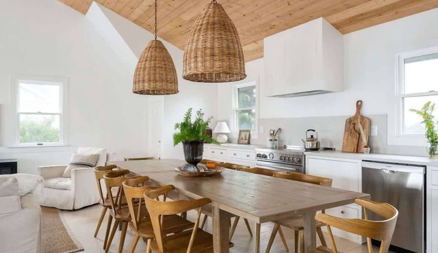Designer Cottage~New Pool, Hot Tub, Walk to Beach in Corolla