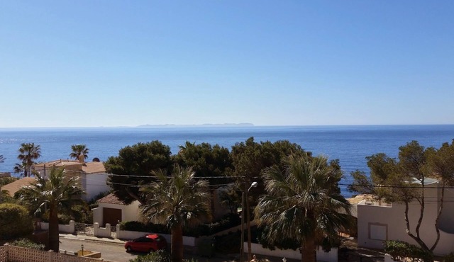 DHH with fantastic sea views, roof terrace, private pool, DSL, WiFi, airco in Llucmajor