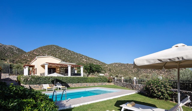 Dream Villa Orchidea, Cretan Gem with SeaViews in Mylopotamos